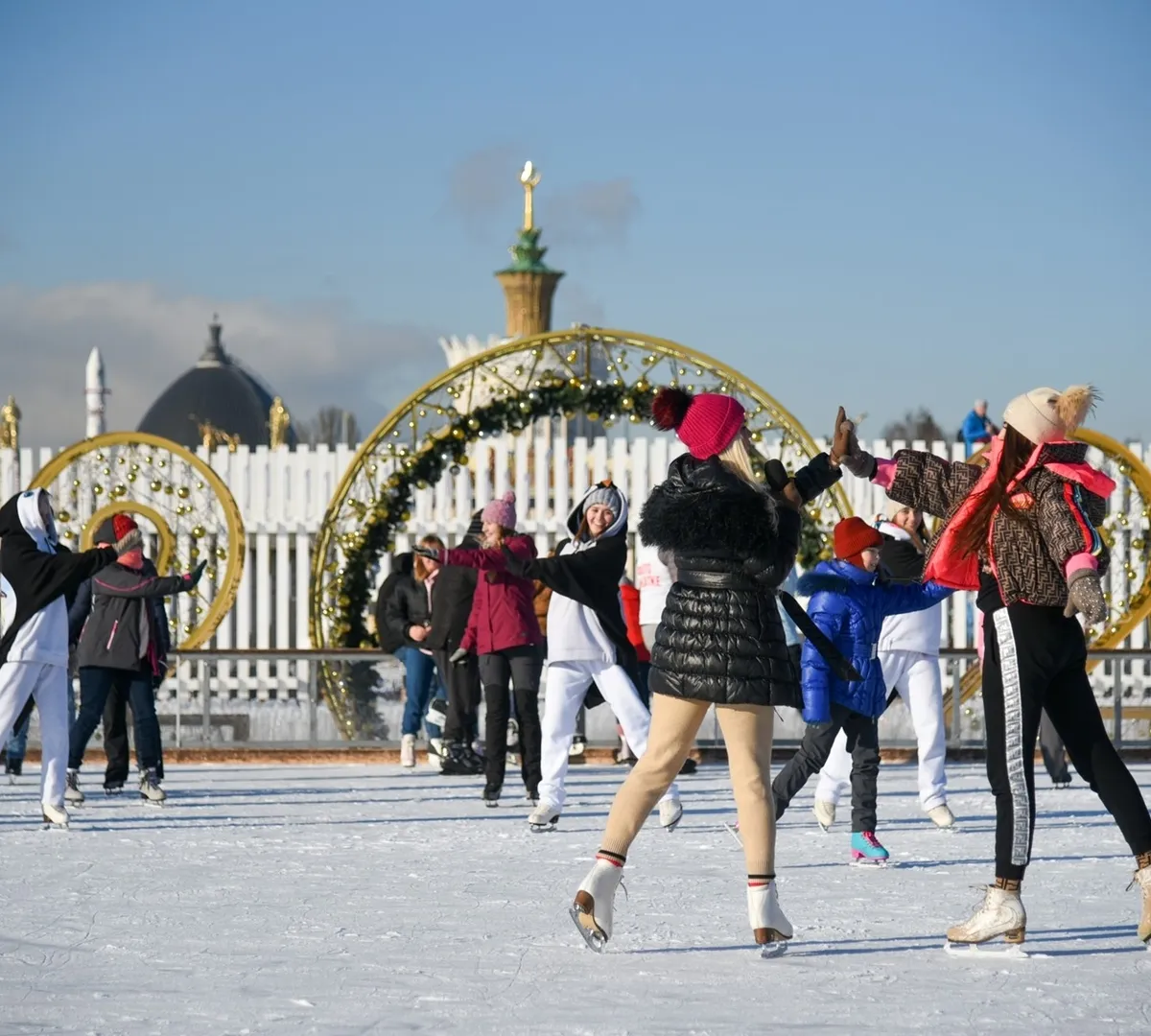Афиша трансляции Всемирный день катания на коньках на ВДНХ