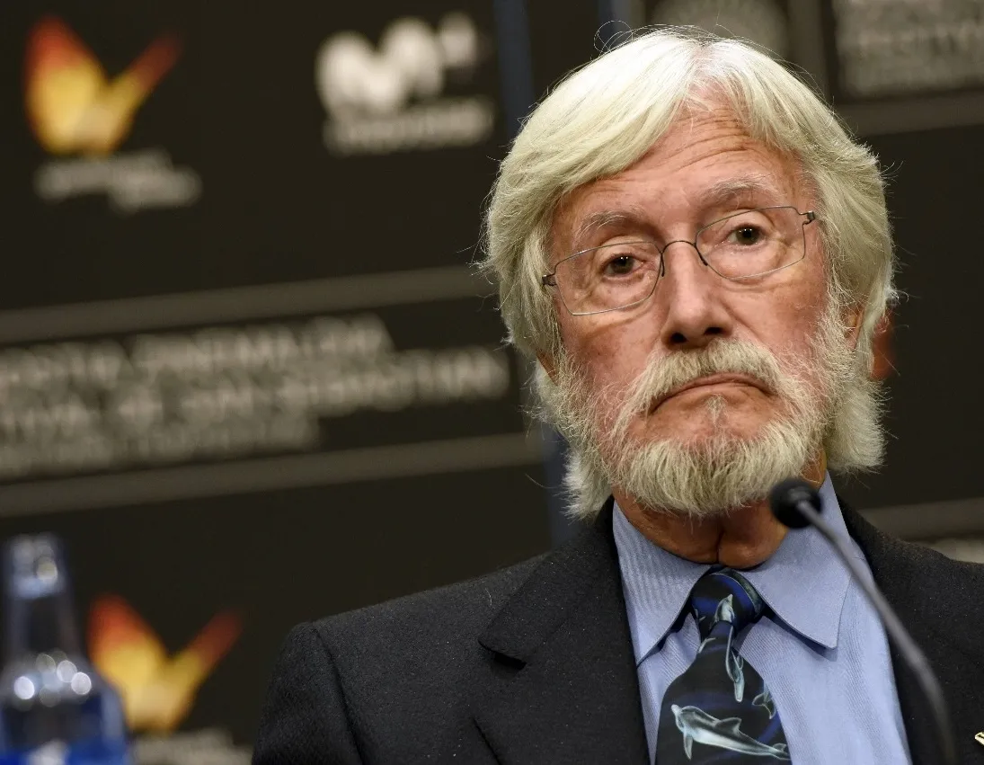 Афиша трансляции Океанолог Жан-Мишель Кусто – о "китовой тюрьме" в Приморье