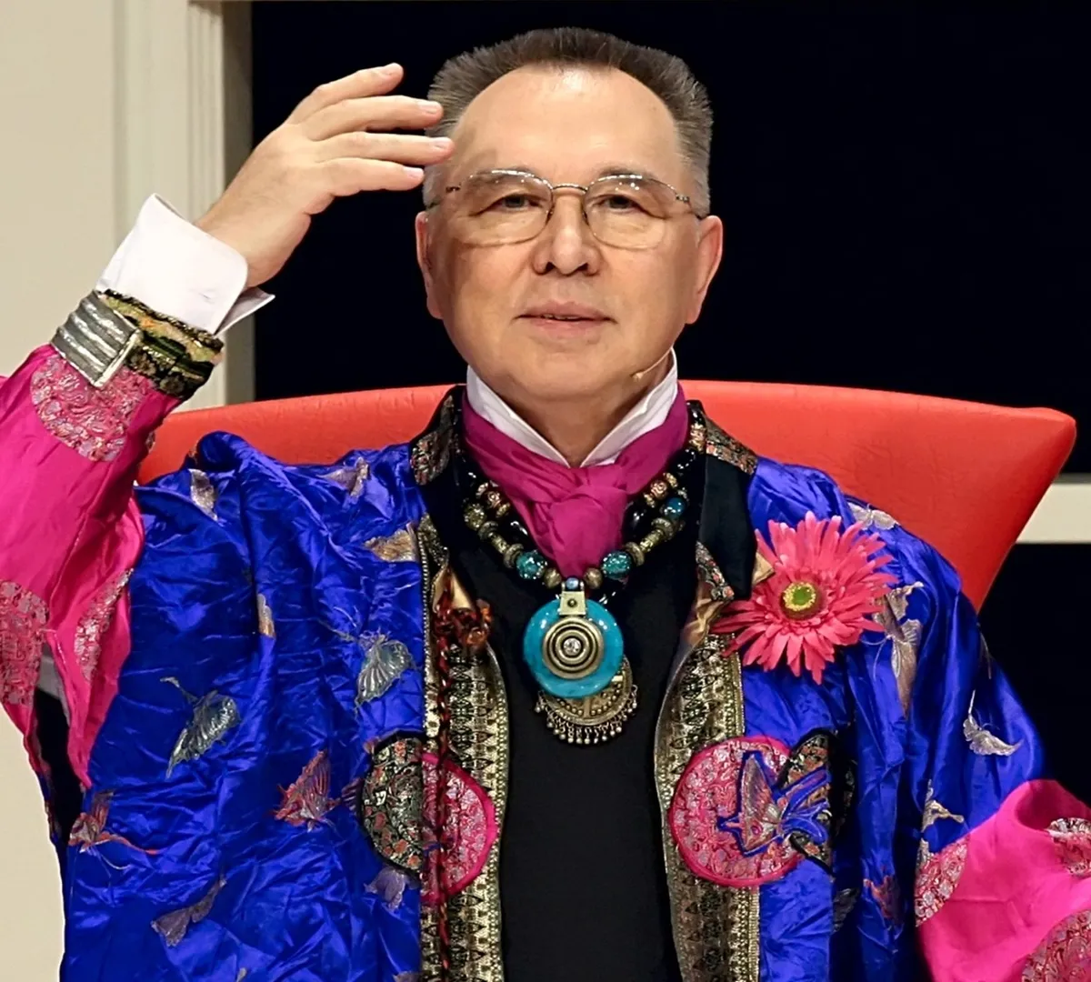 Афиша трансляции Прощание с модельером Вячеславом Зайцевым