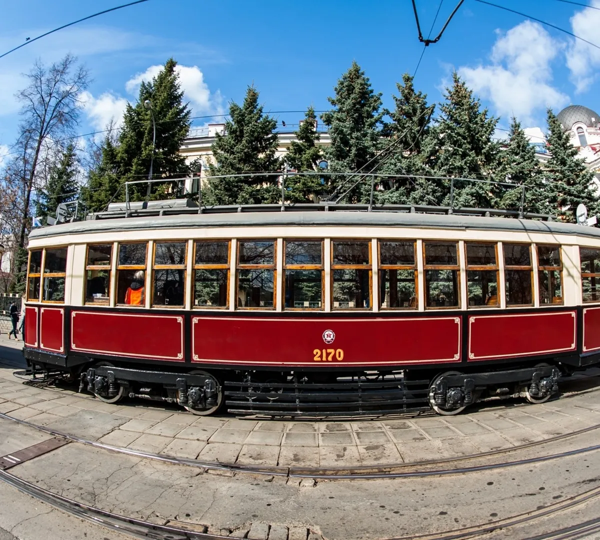 Афиша трансляции Парад ретротранспорта на Чистопрудном бульваре