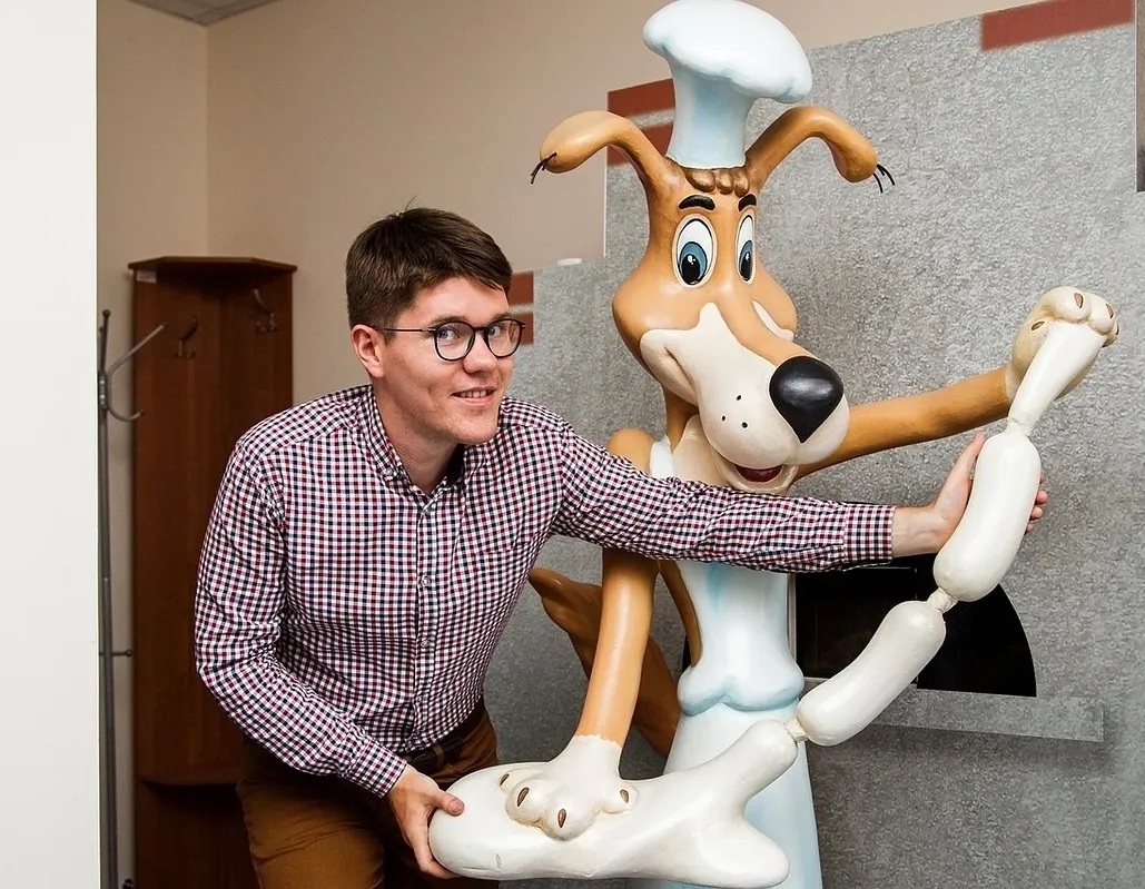 Афиша трансляции TVоя Москва.YOUниоры: Прокопий Уляшов учит ловить хайп