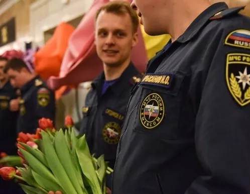 Афиша трансляции Сотрудники МЧС поздравили врачей и медсестер с 8 Марта