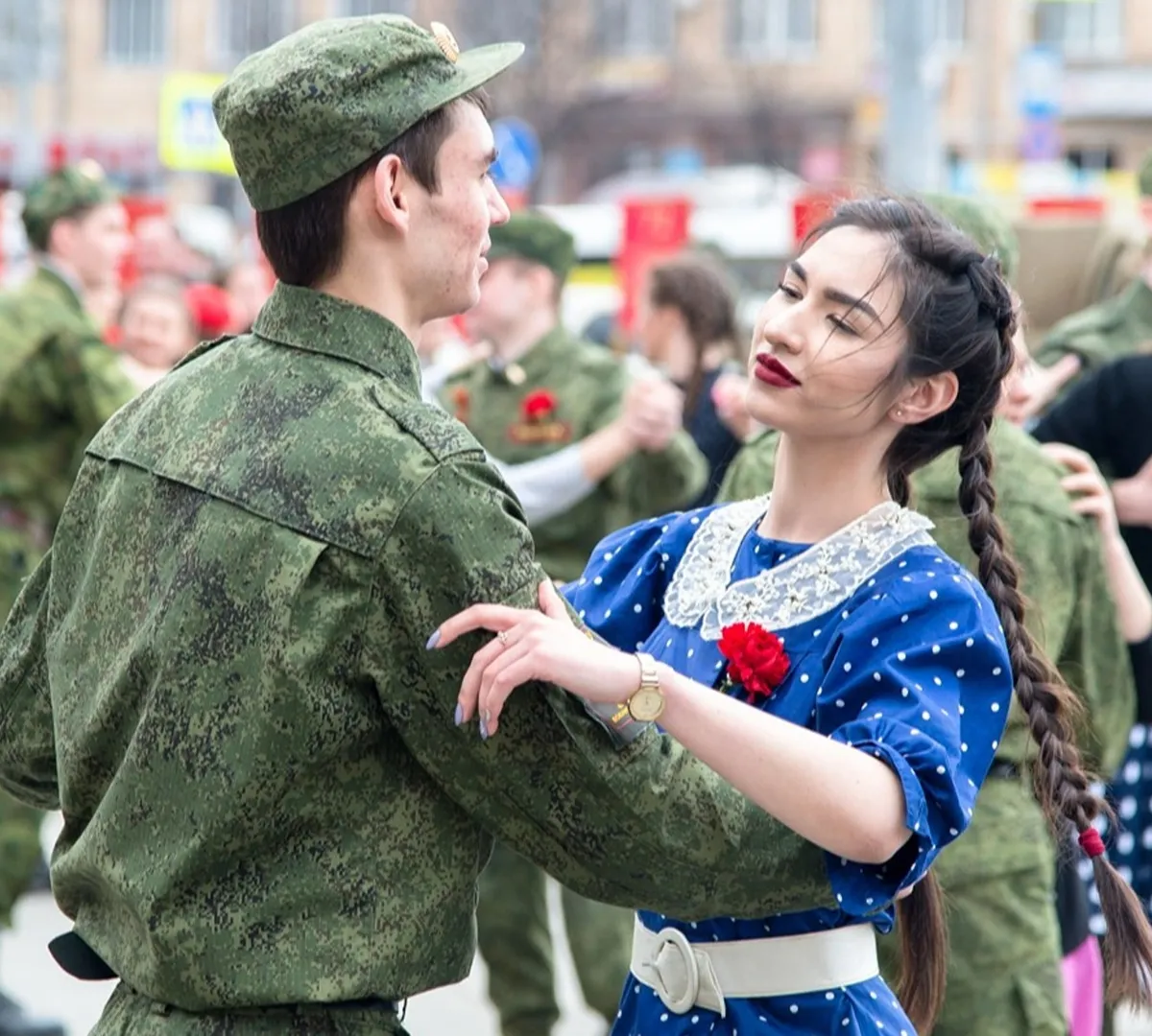 Афиша трансляции Хореографический флешмоб "Вальс Победы" на ВДНХ