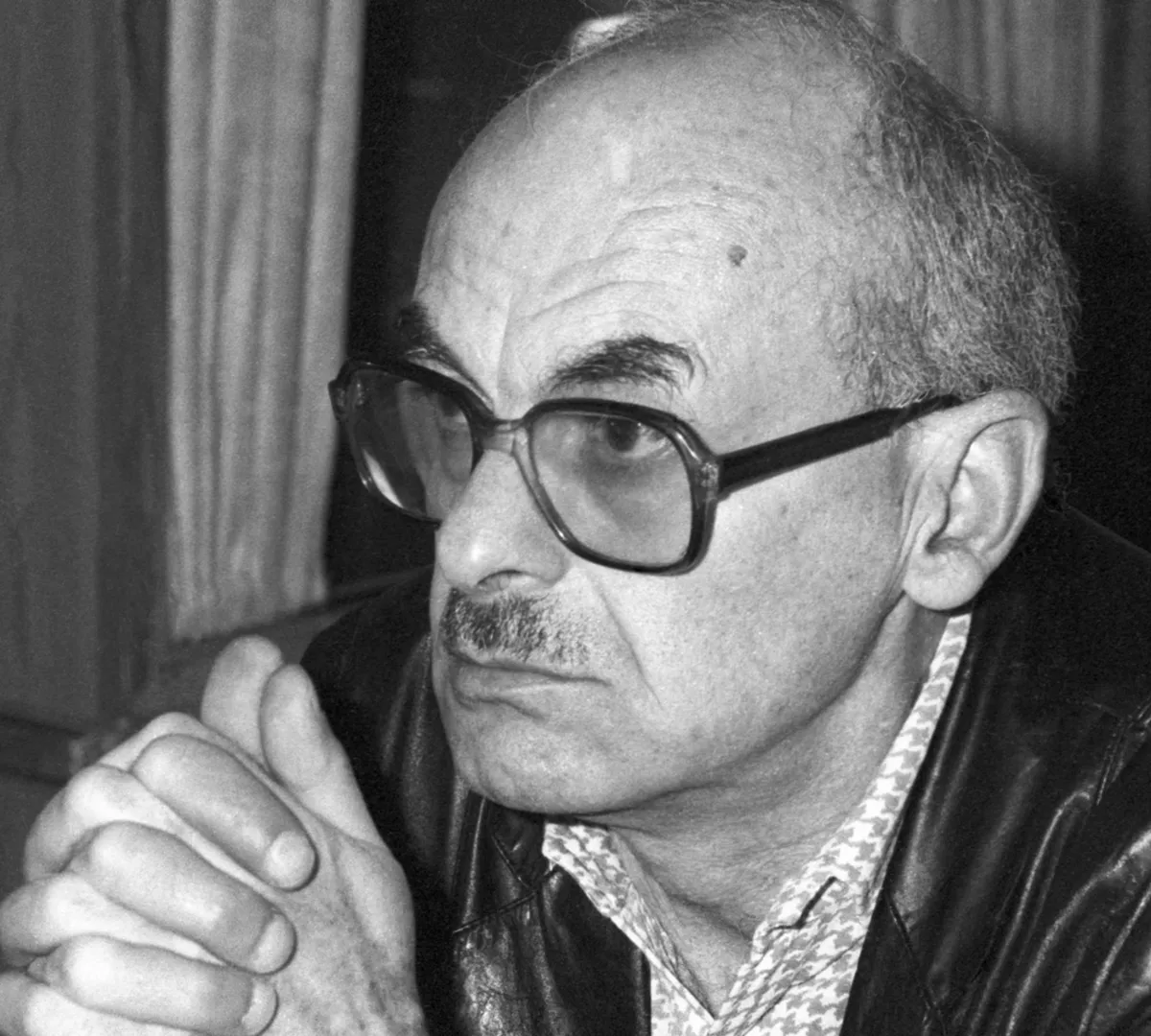 Афиша трансляции Спектакль к 100-летию со дня рождения Булата Окуджавы