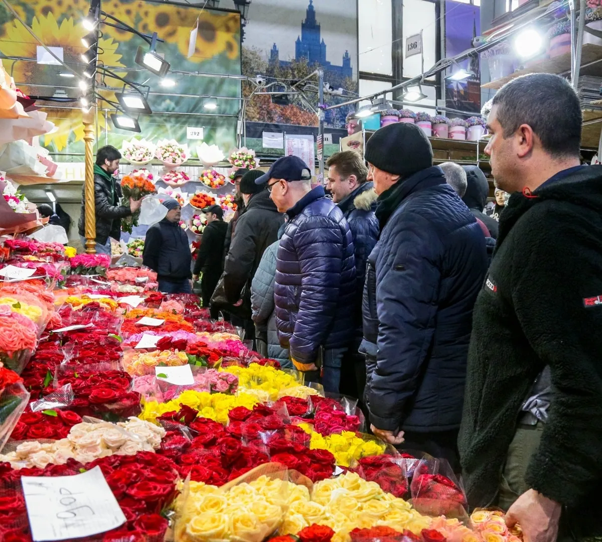 Афиша трансляции Цветочный рынок перед 8 Марта