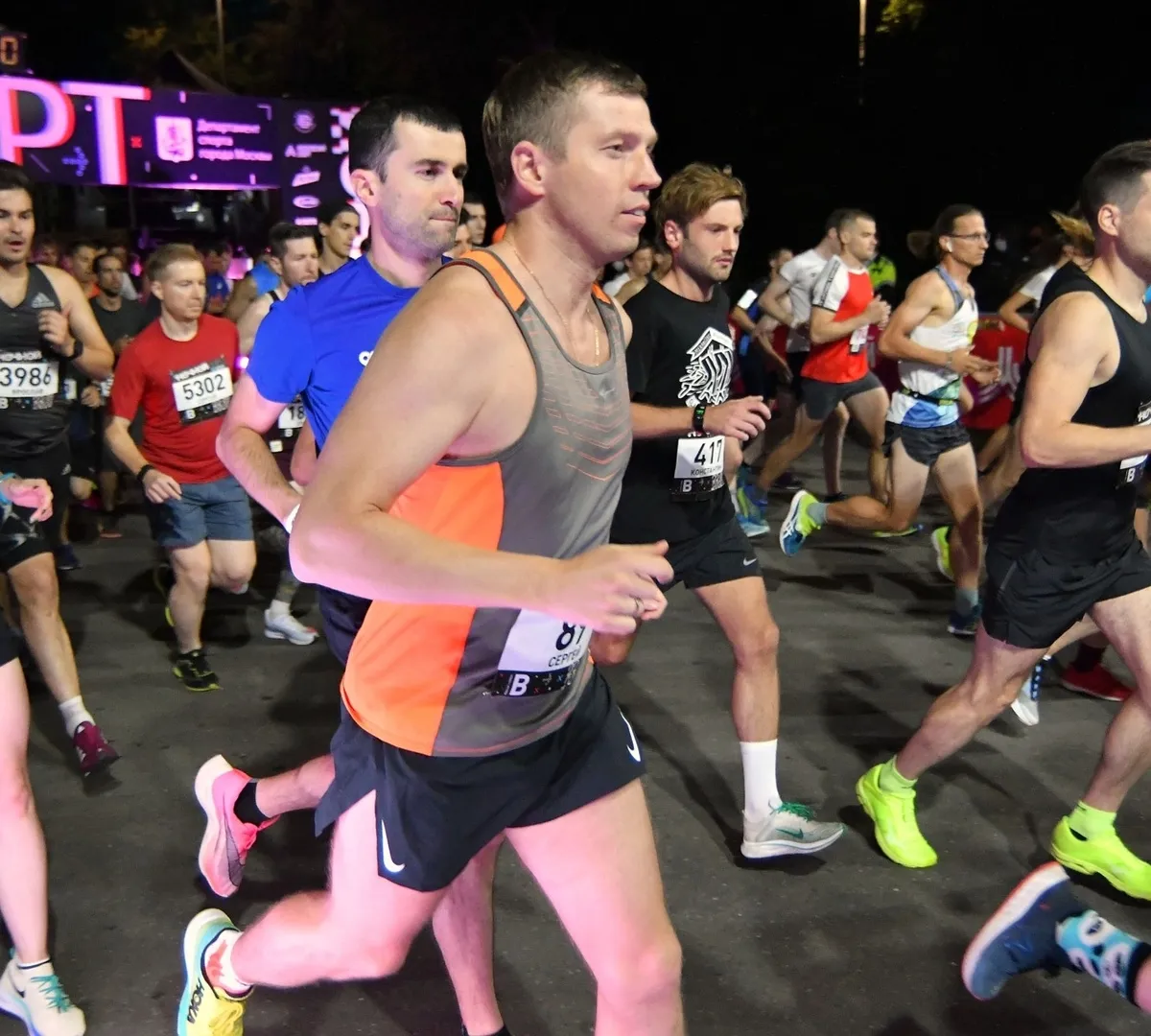 Афиша трансляции Ночной забег в "Лужниках"