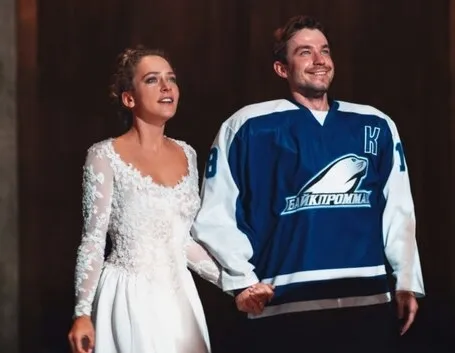 Афиша трансляции Александр Петров и другие звезды на премьере фильма "Лед 2"