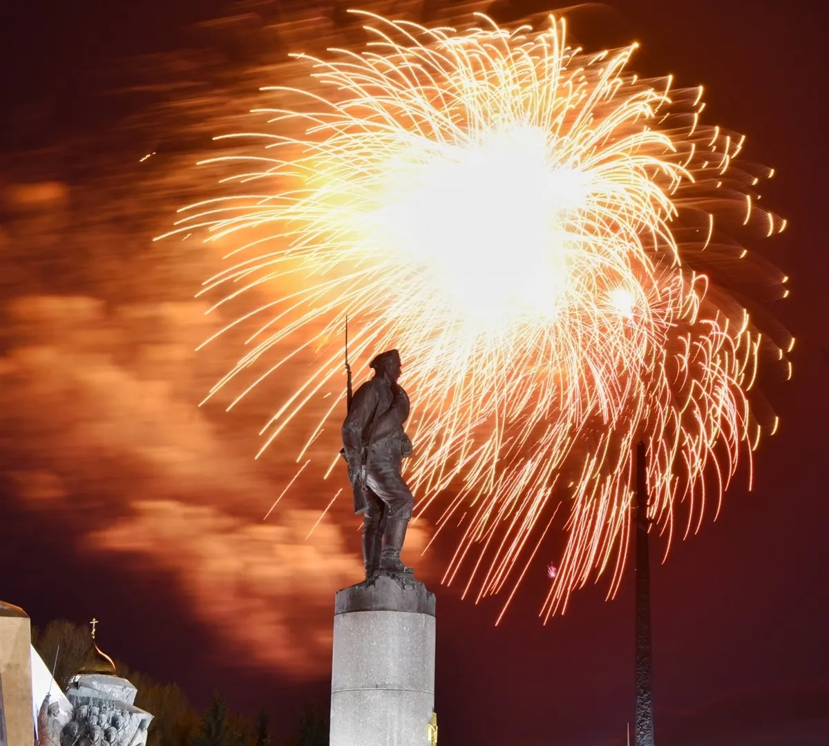 Афиша трансляции Фейерверк в честь Дня Победы
