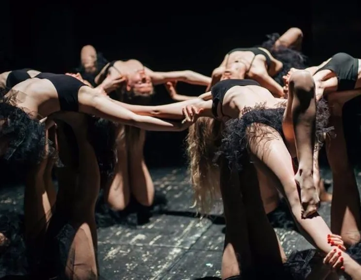 Афиша трансляции Акройога-перформанс о рыбалке