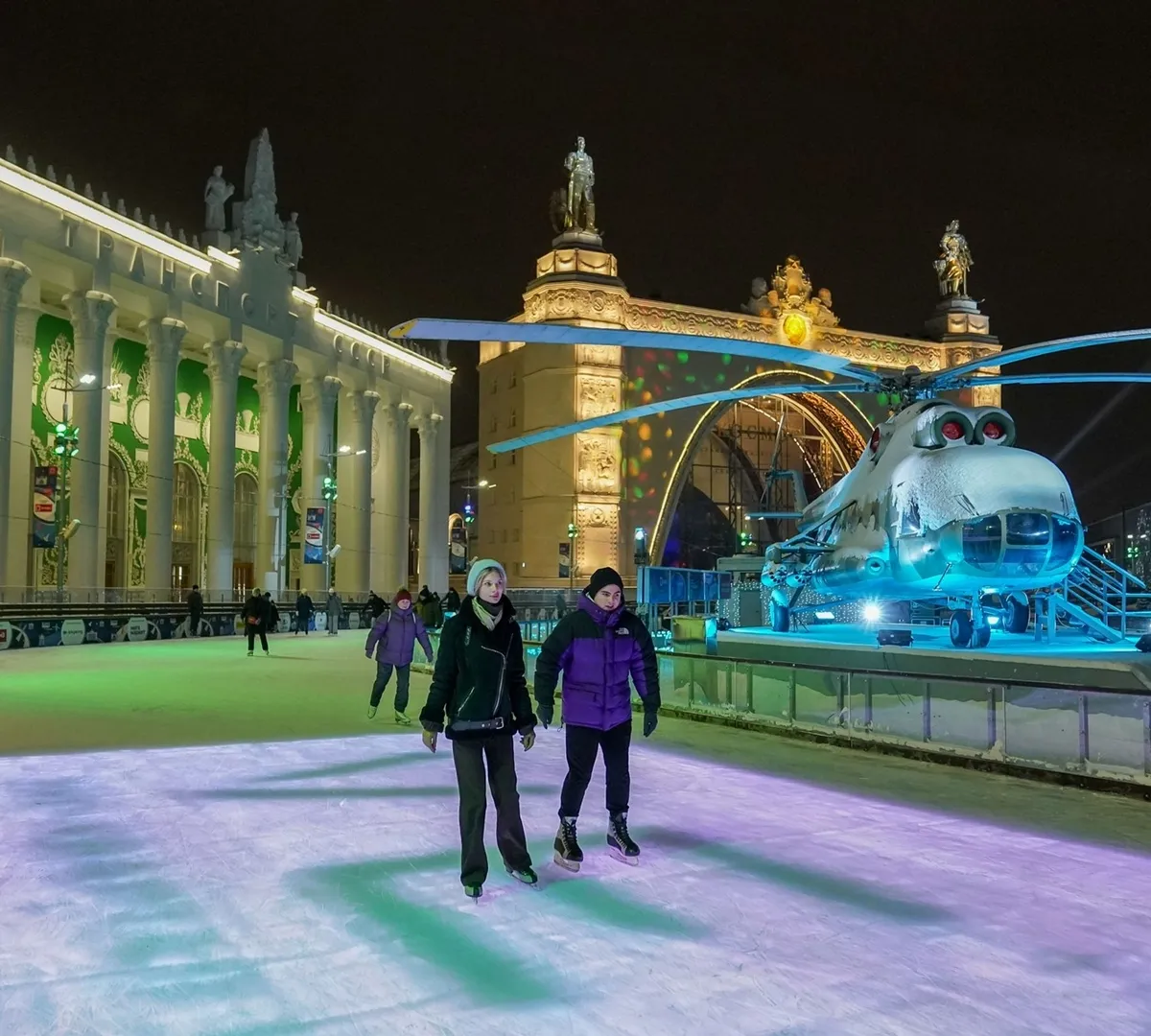 Афиша трансляции Празднование Дня героев Отечества на катке ВДНХ