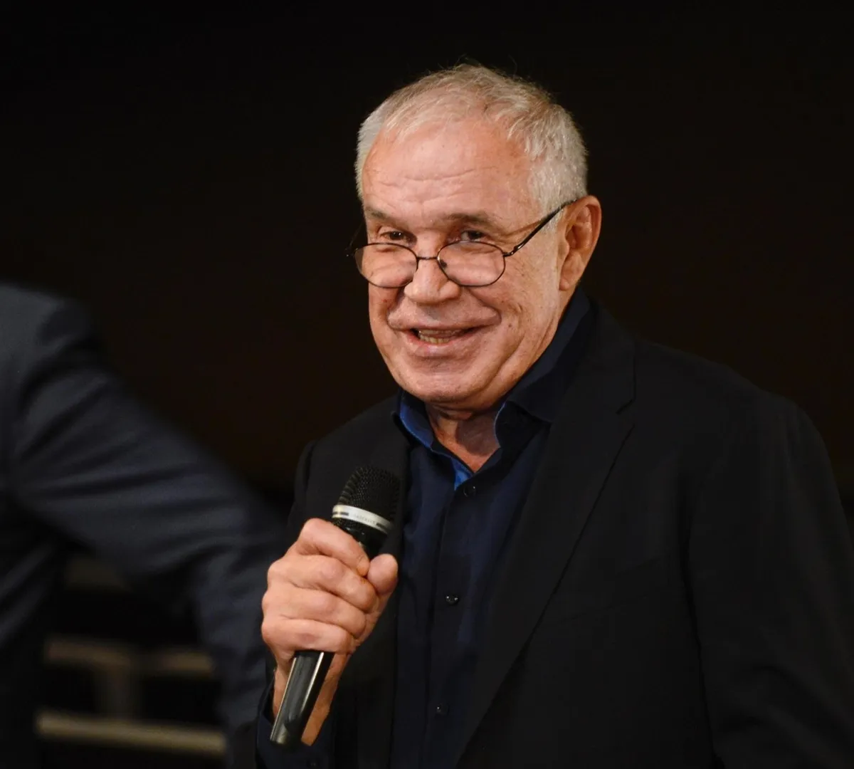 Афиша трансляции Сергей Гармаш прочитал текст "Тотального диктанта"