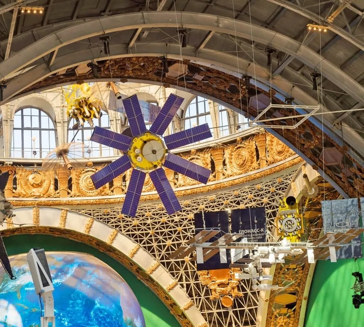 Афиша трансляции Первая свадьба в павильоне "Космос"