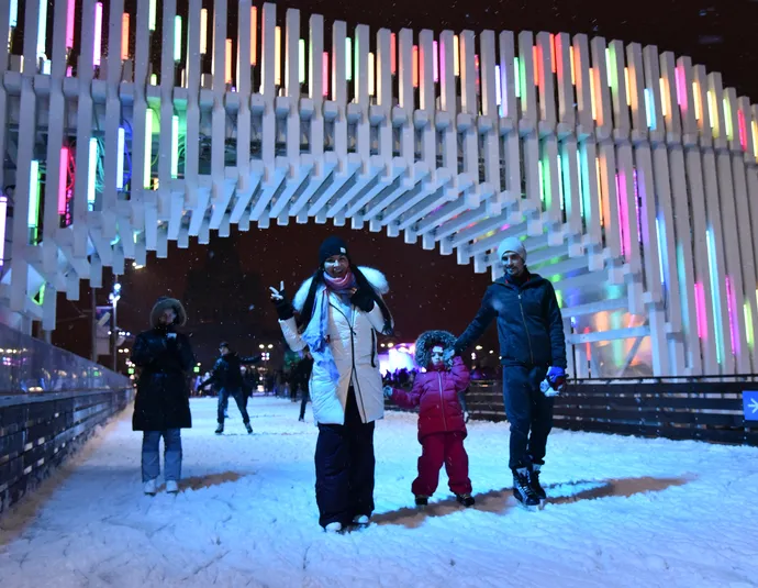 Афиша трансляции Посетители ВДНХ о том, что подарить на Новый год