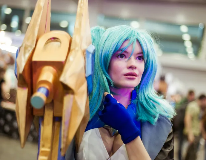 Афиша трансляции Сражение на лазерных мечах и дефиле косплееров