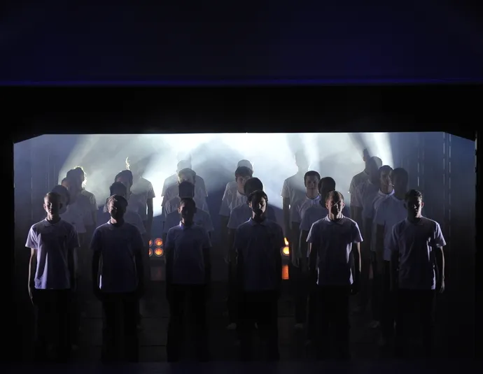 Афиша трансляции На высоте 19 метров: воздушный перформанс об эволюции мира