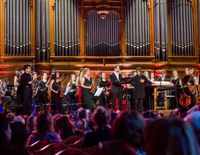 Афиша трансляции Музыкально-литературный вечер с Хабенским и Башметом 