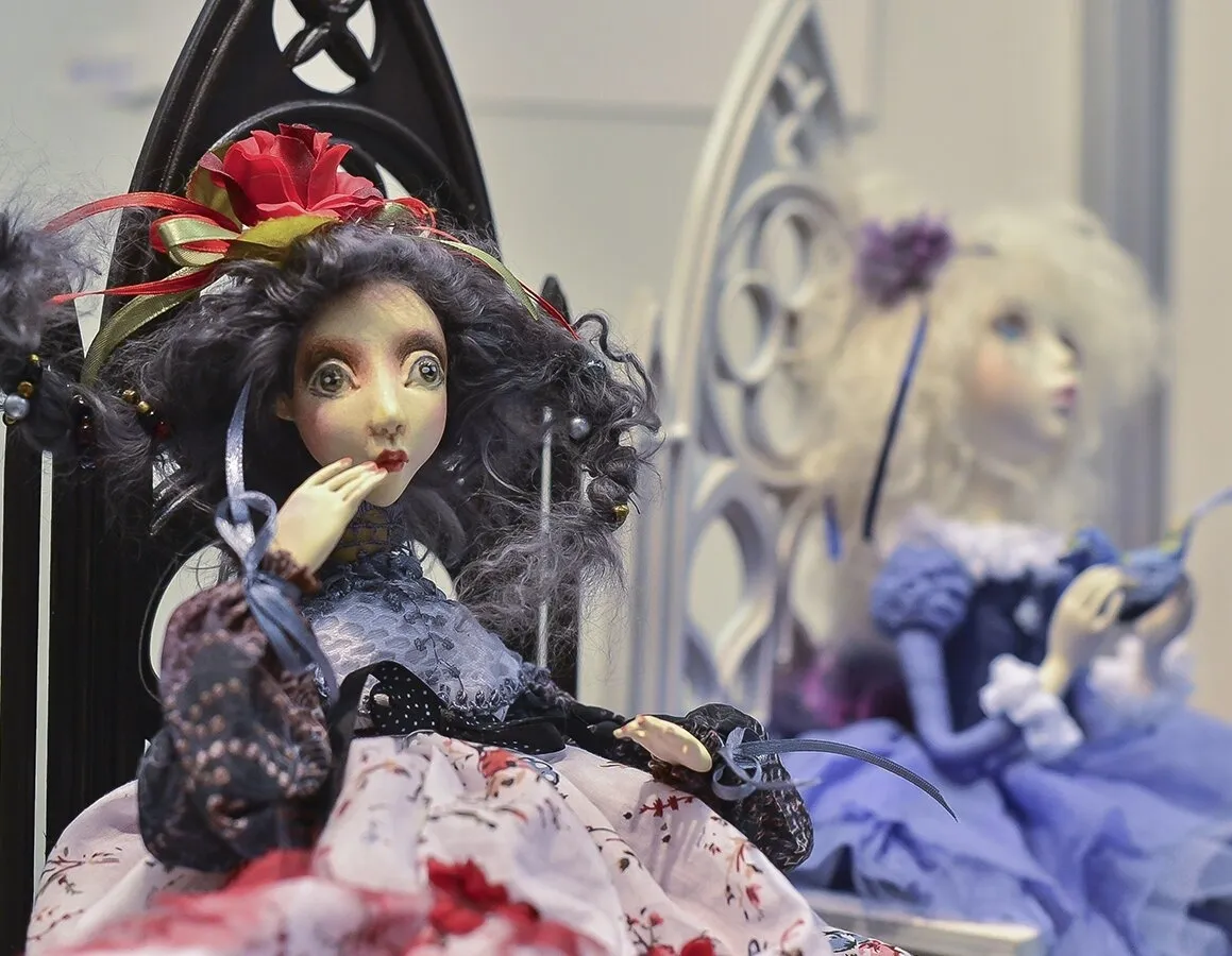 Афиша трансляции Обзор международной выставки "Искусство куклы"