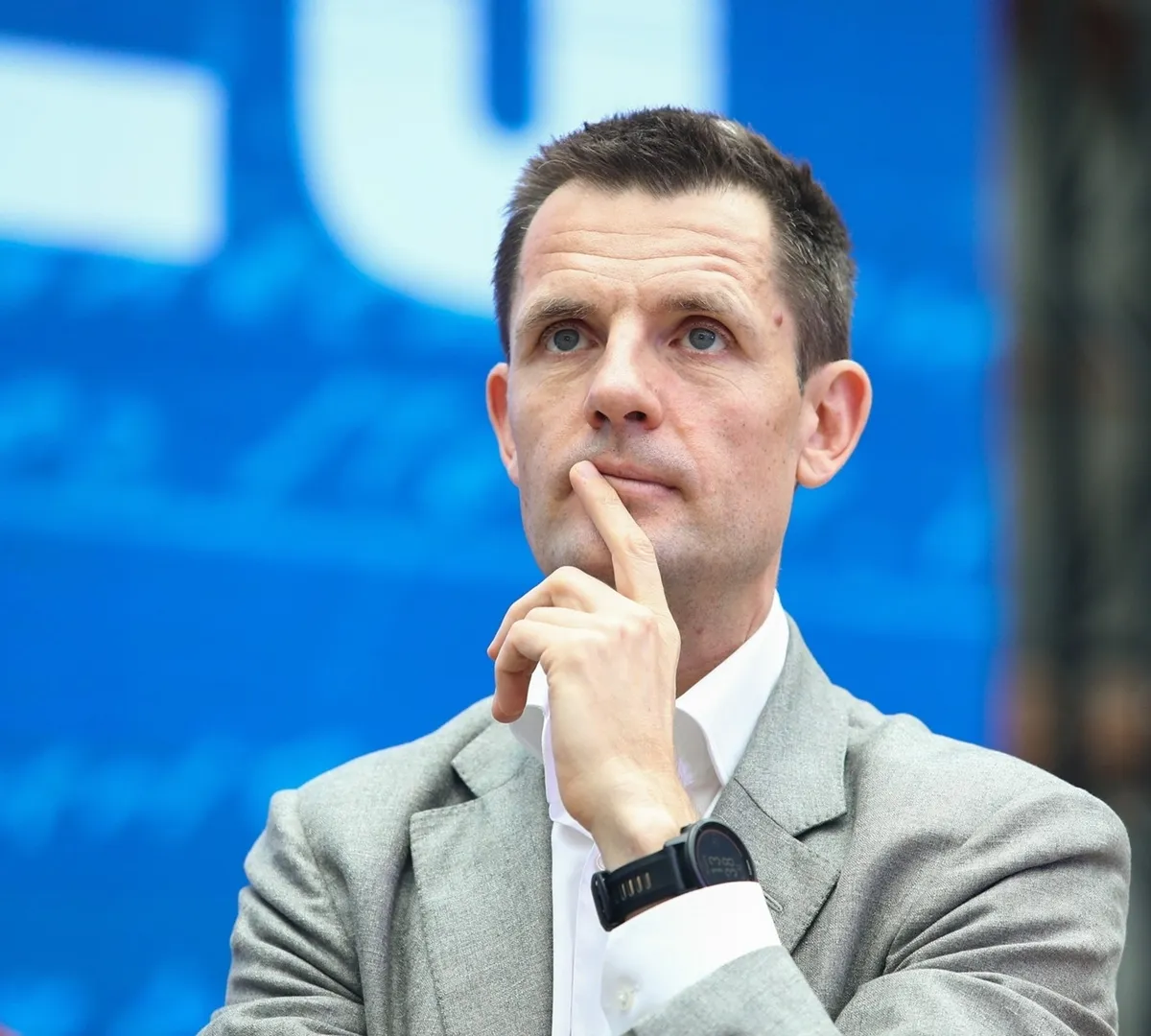 Афиша трансляции Мастер-класс Сергея Кузнецова по угольной графике