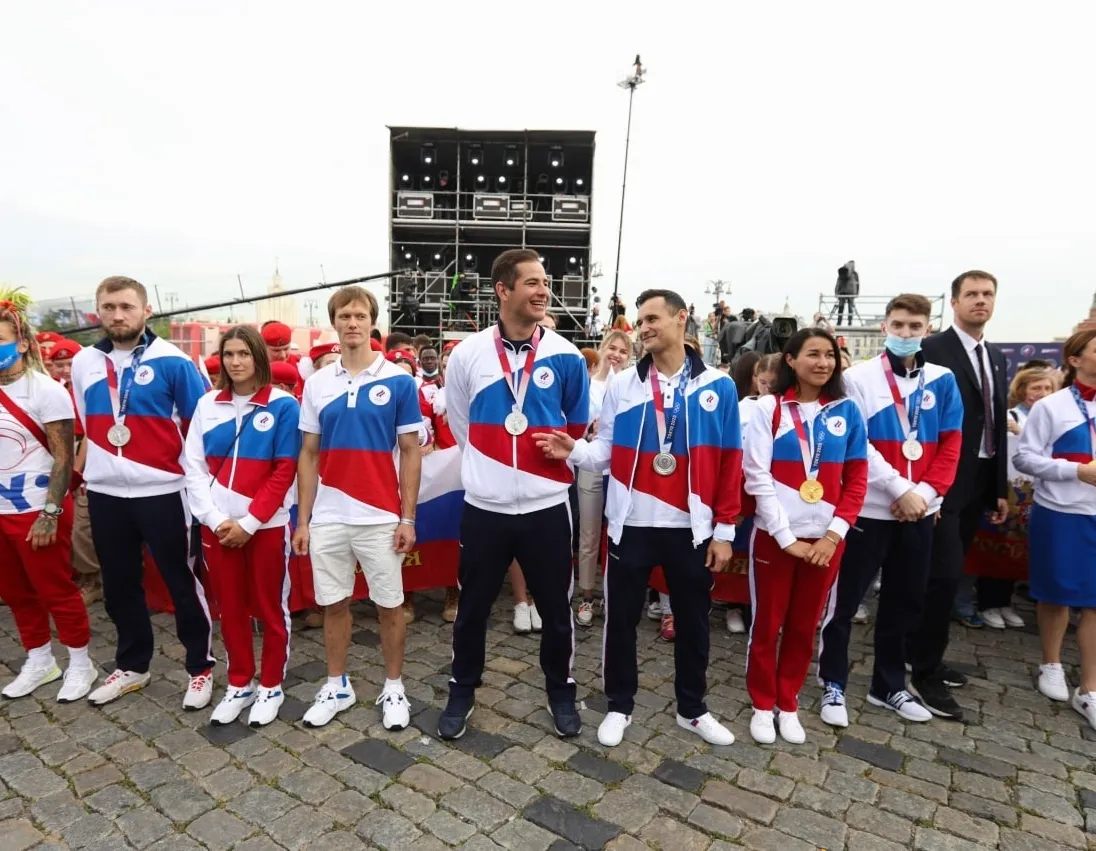 Афиша трансляции Встреча олимпийских чемпионов на Васильевском спуске