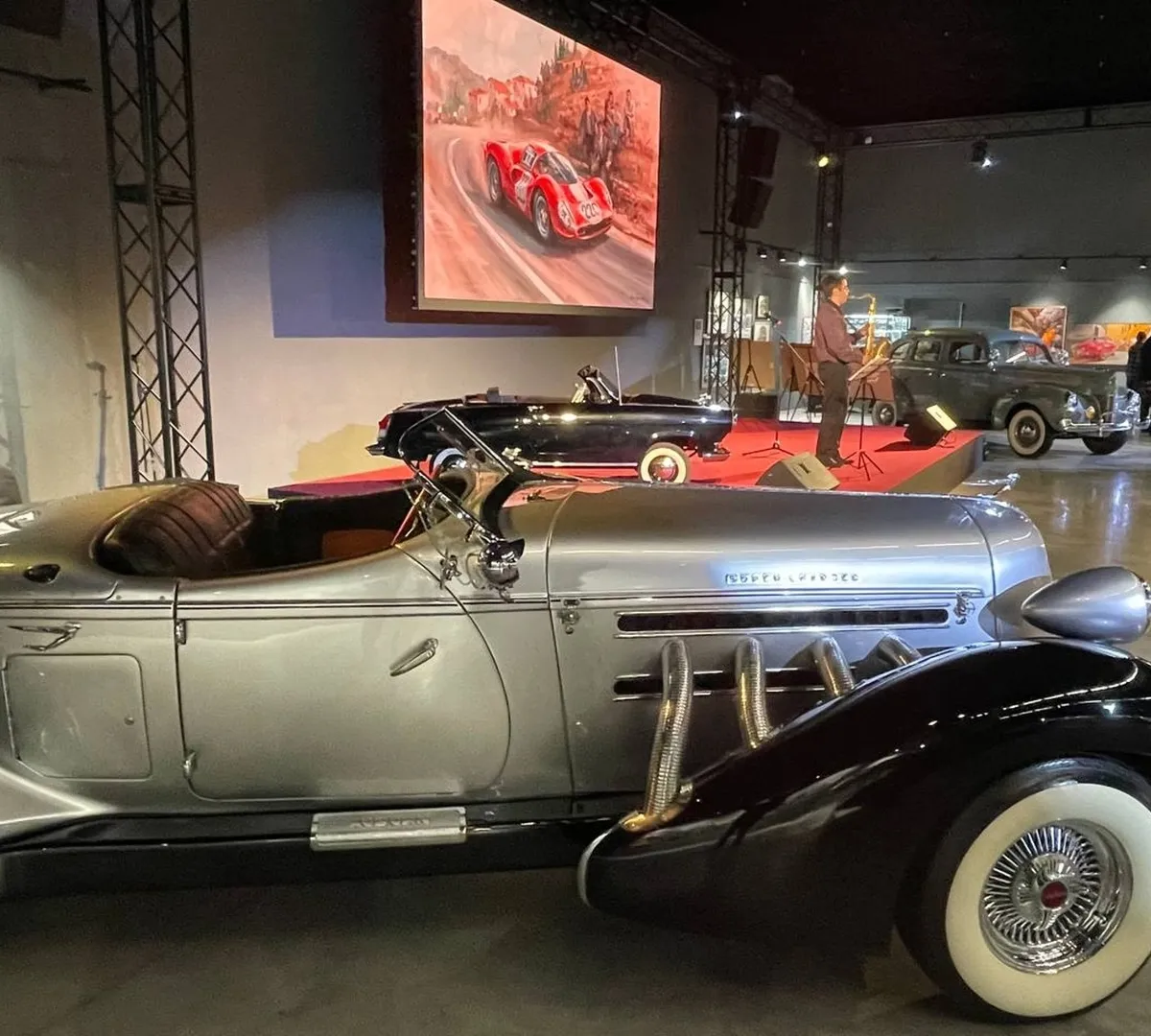 Афиша трансляции Экскурсия по выставке "Автомобиль и современное искусство"