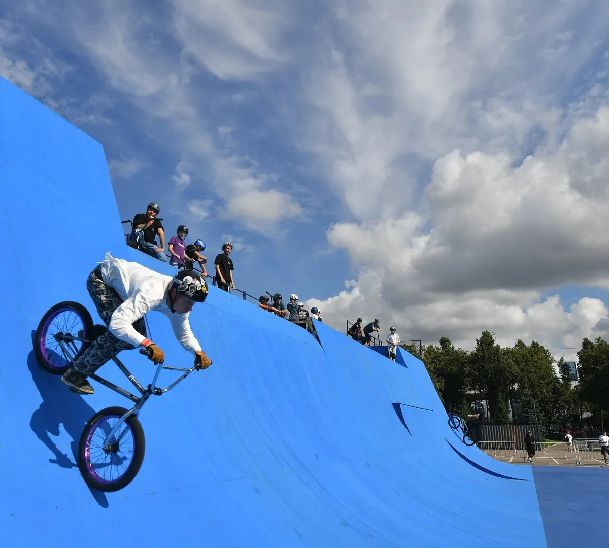 Афиша трансляции День физкультурника в "Лужниках"