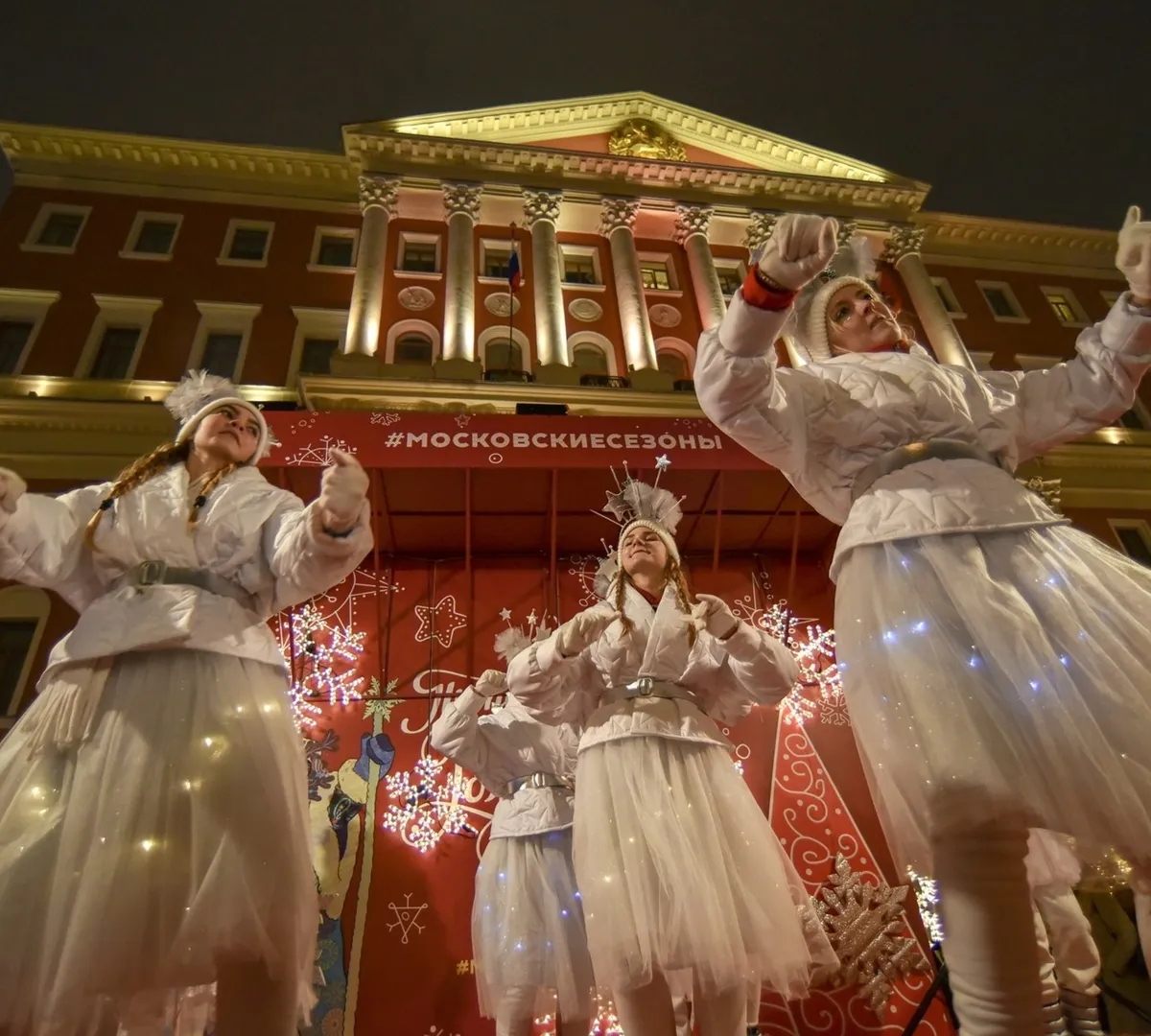 Афиша трансляции Экскурсия по фестивалю "Путешествие в Рождество"