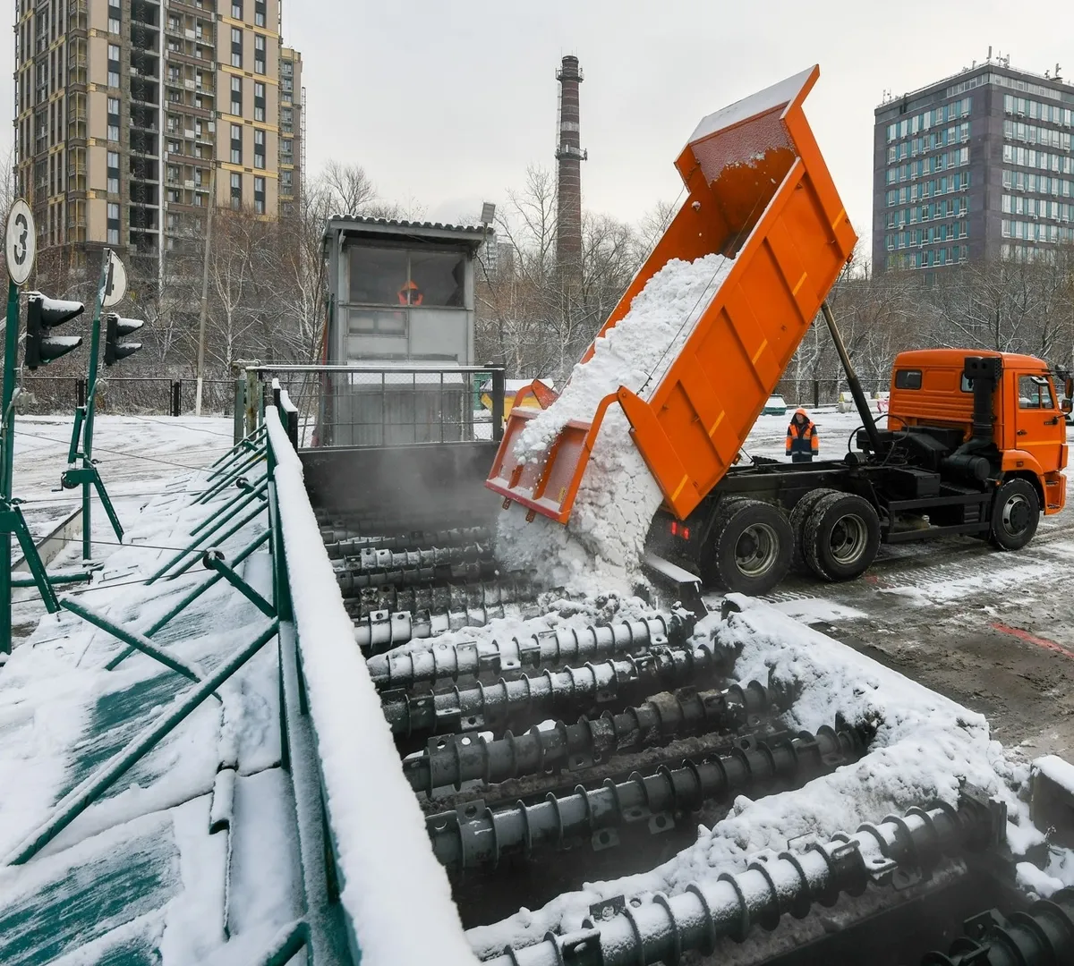 Афиша трансляции Как работает один из снегосплавных пунктов столицы