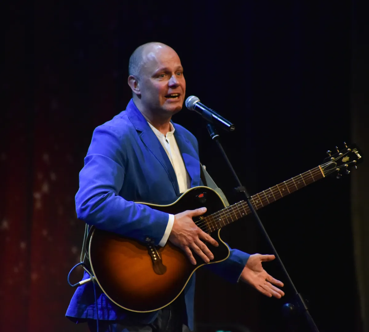 Афиша трансляции Алексей Кортнев читает "Тотальный диктант"