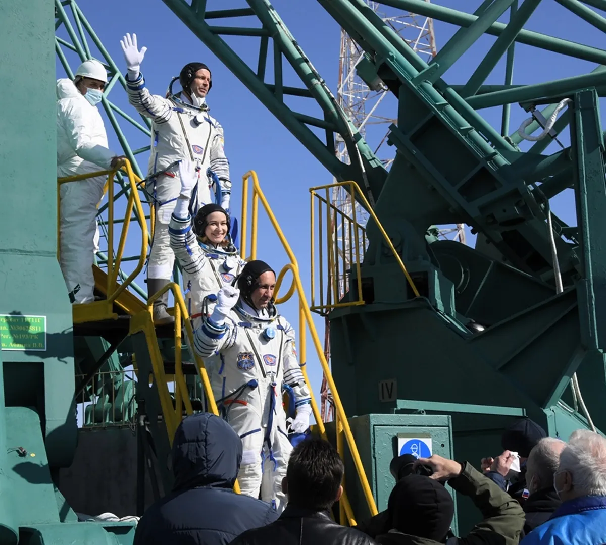 Афиша трансляции Красная ковровая дорожка на премьере фильма "Вызов"