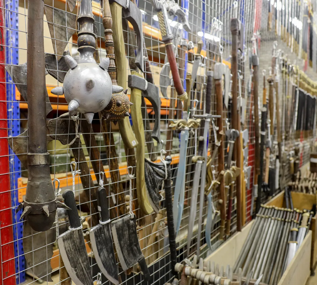 Афиша трансляции Экскурсия по киноскладу "Жар-птица"