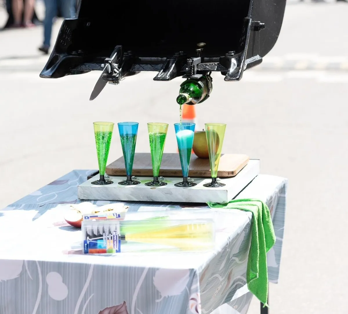 Афиша трансляции Экскаватор-шоу в "Лужниках"