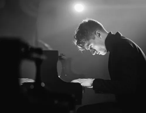 Афиша трансляции Закулисье с Москвой онлайн. Кирилл Рихтер и концерт на ВДНХ