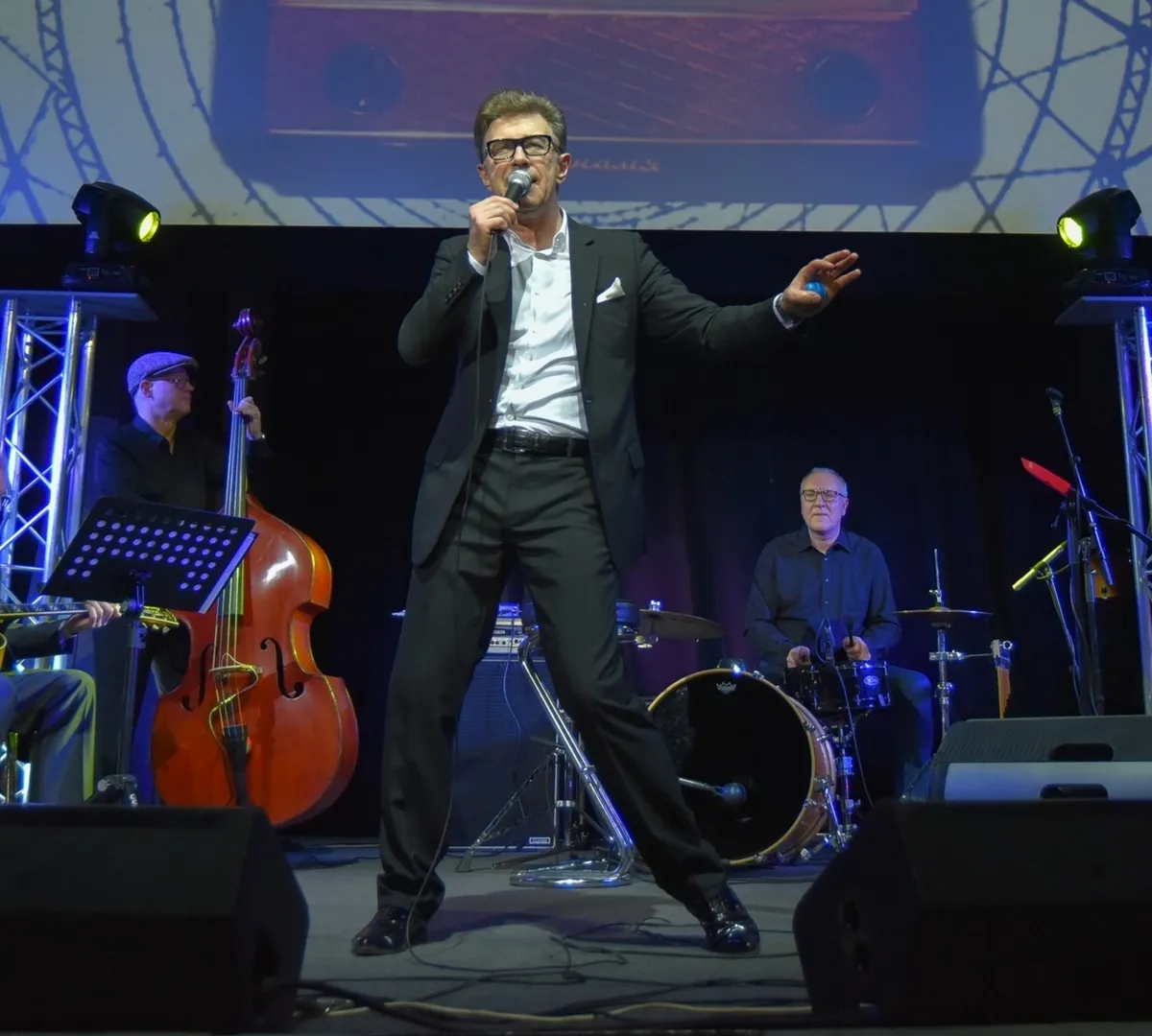 Афиша трансляции Концерт Валерия Сюткина с рок-н-ролл бэндом