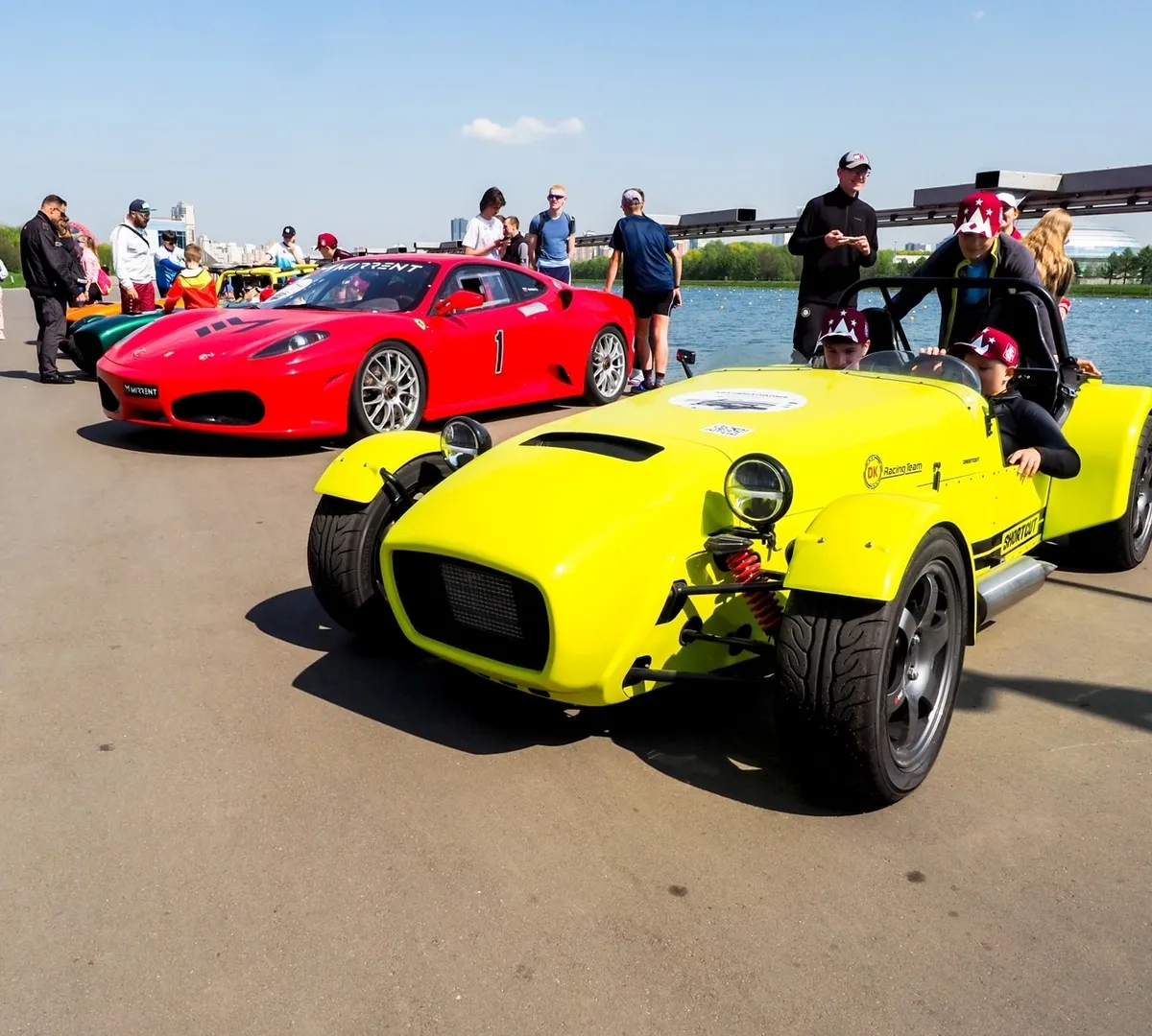 Афиша трансляции Экскурсия по выставке ретроавтомобилей на Гребном канале