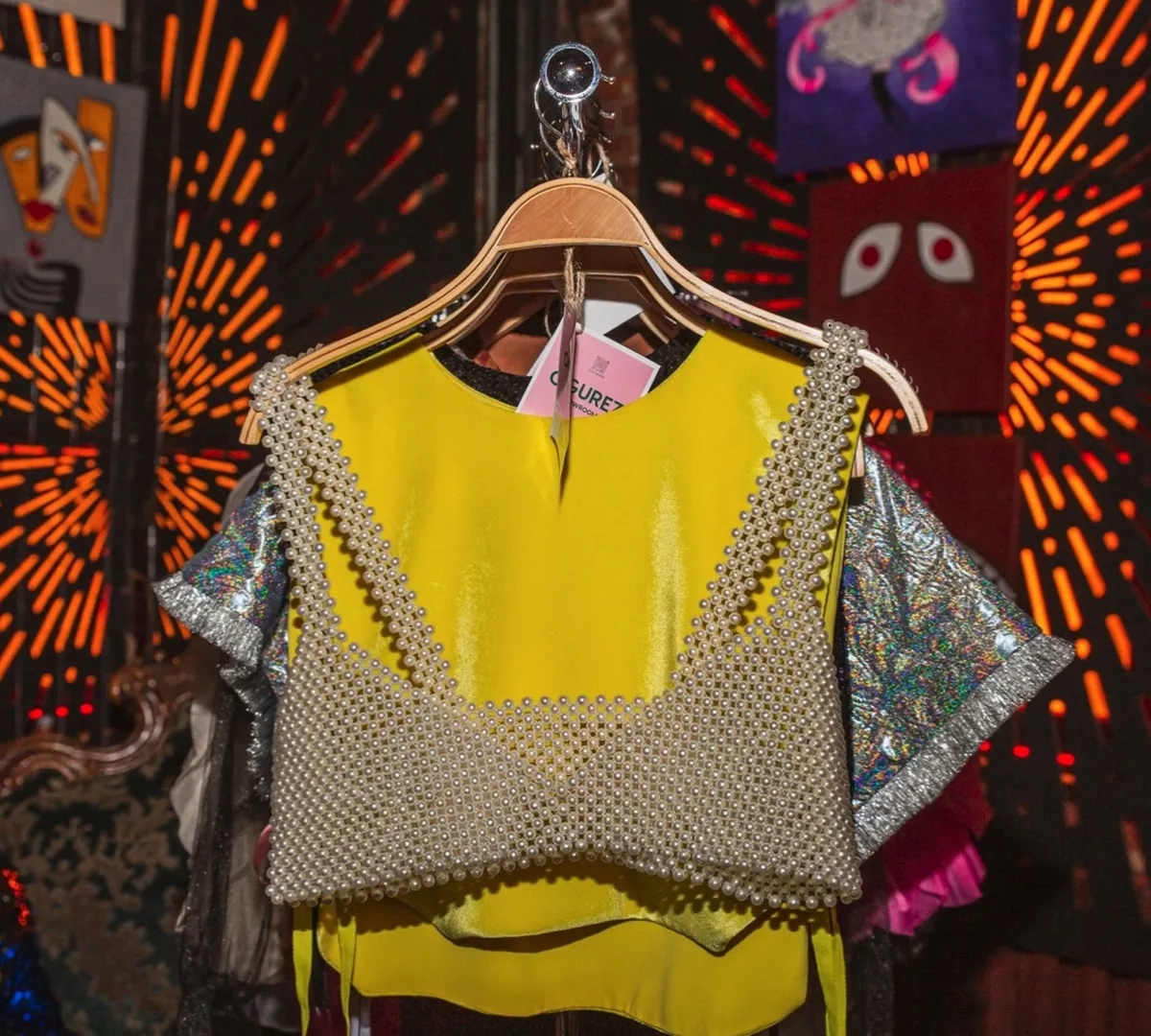 Афиша трансляции Мастер-класс от модных дизайнеров по апсайклингу