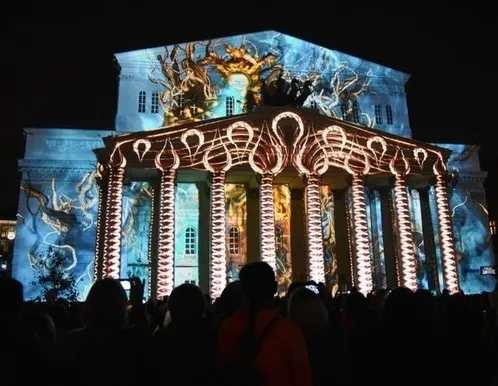 Афиша трансляции Видеопроекции фестиваля "Круг света" на Театральной площади