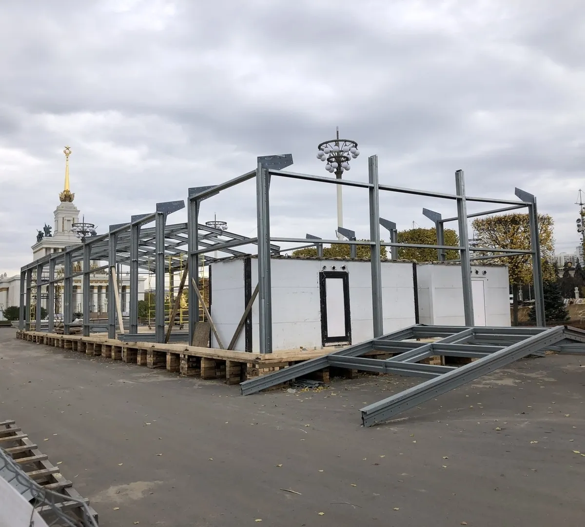 Афиша трансляции Монтаж катка на ВДНХ