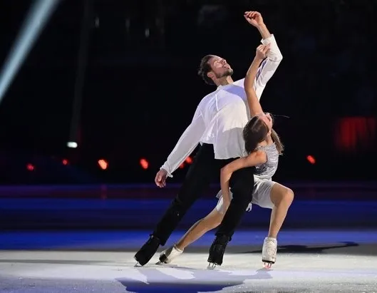 Афиша трансляции Фестиваль "Влюбленные в фигурное катание"