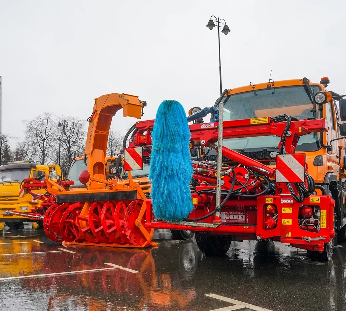 Афиша трансляции Экскурсия по выставке коммунальной и спасательной техники