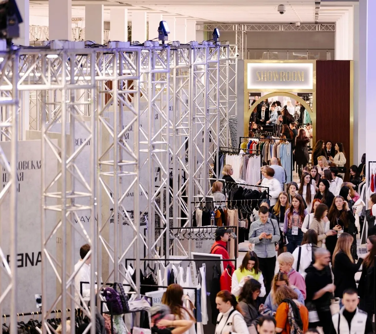 Афиша трансляции Московская неделя моды