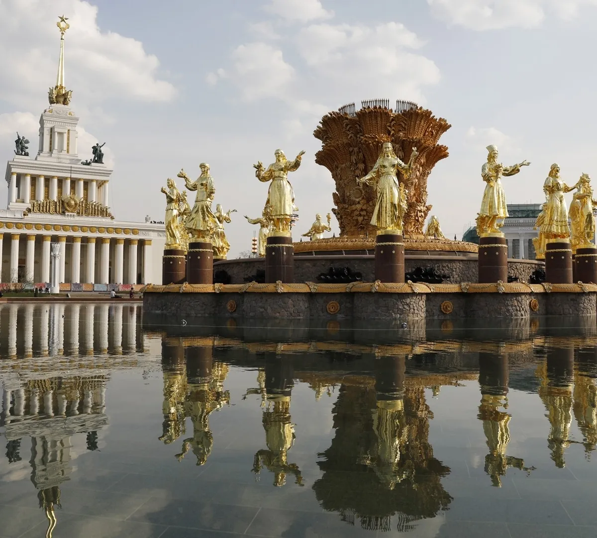 Афиша трансляции Фонтан "Дружба народов" промыли после зимы