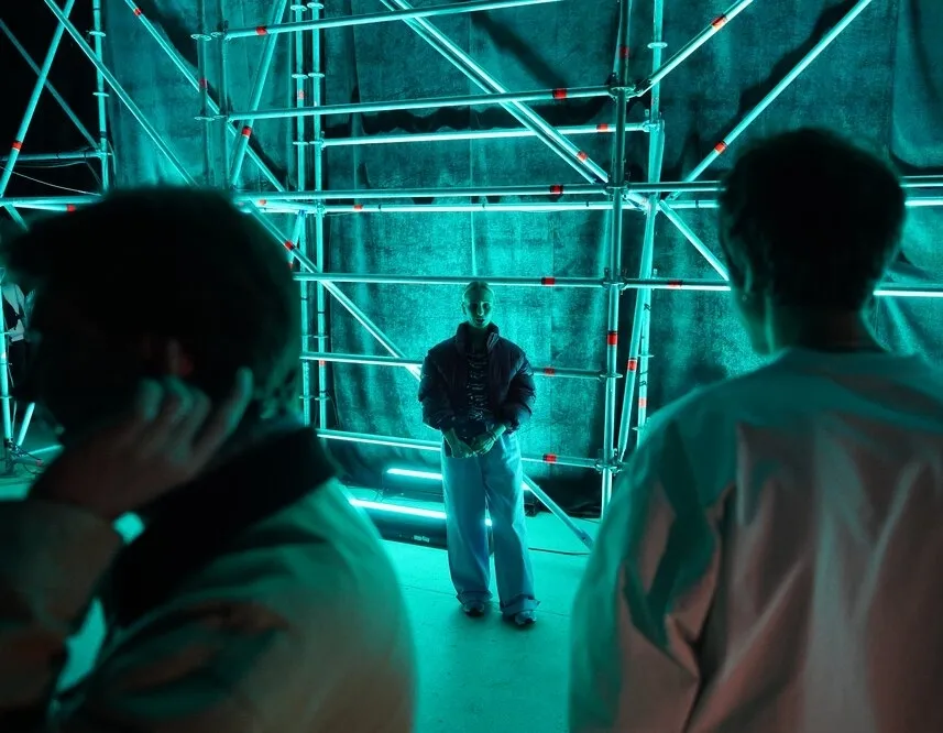 Афиша трансляции Кулуары Московской недели моды