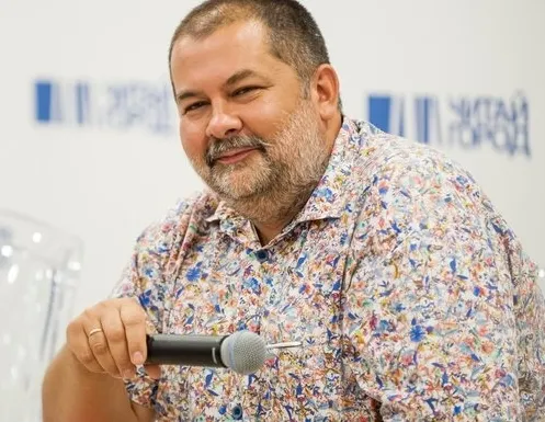 Афиша трансляции Сергей Лукьяненко – о фантастике и патриотизме