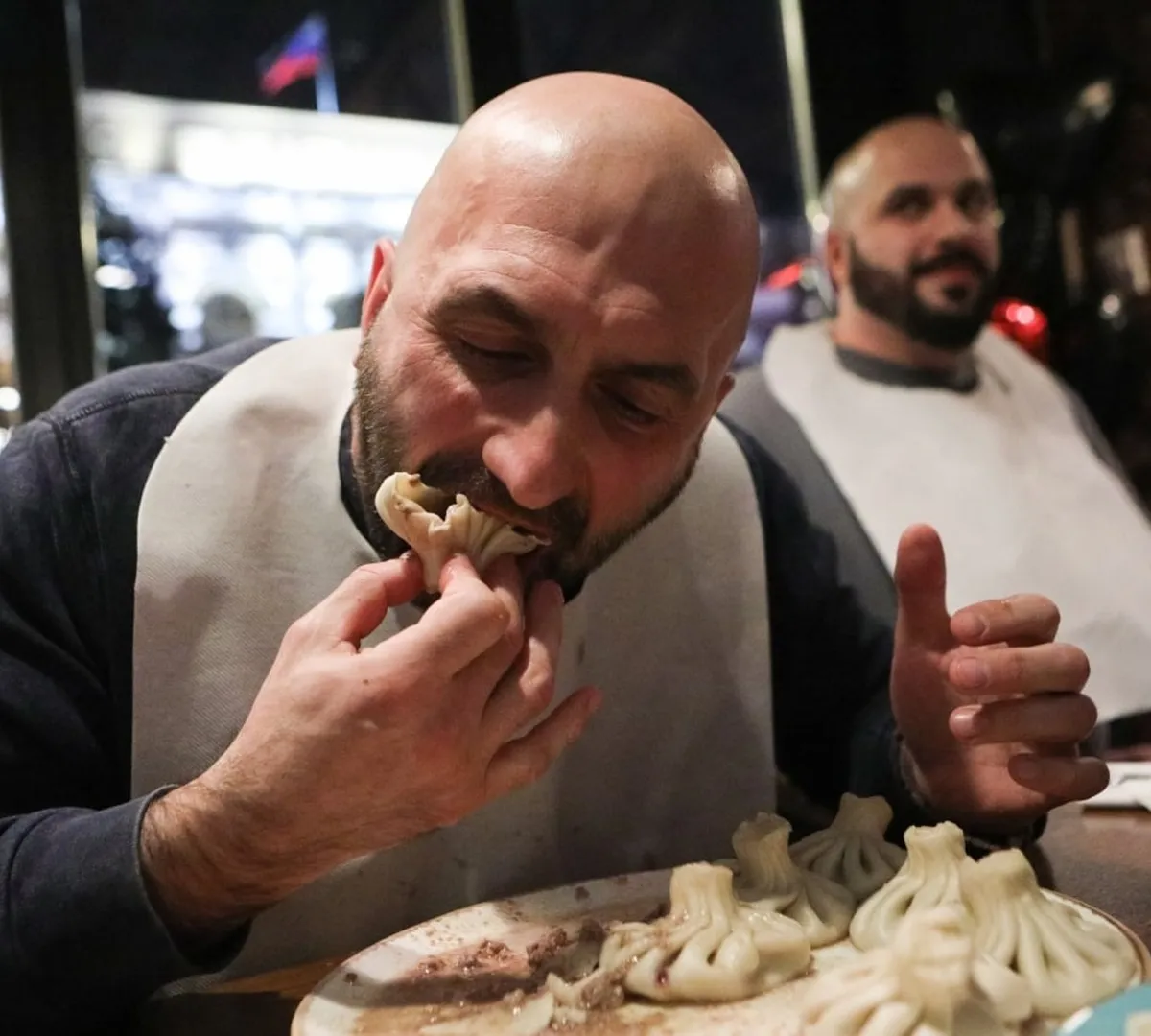 Афиша трансляции Финал чемпионата по поеданию хинкали