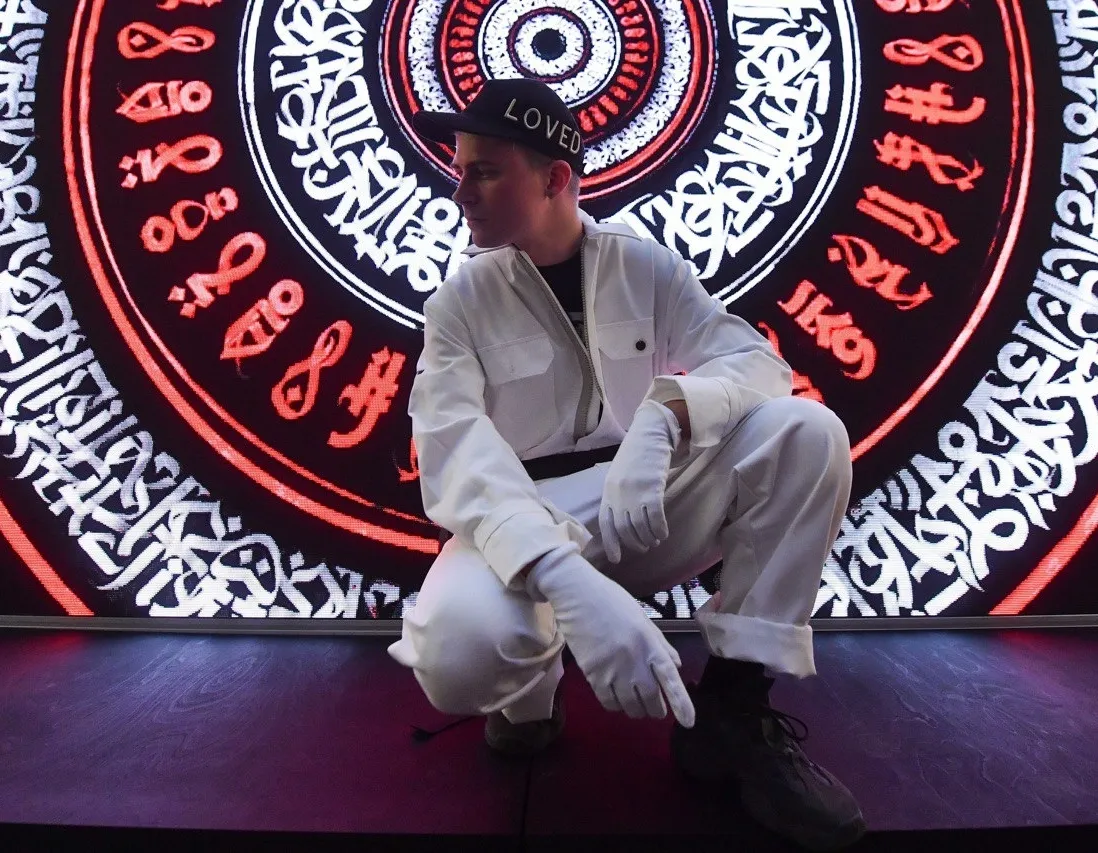 Афиша трансляции Арт-баттл художников Валерия Чтака и Покраса Лампаса