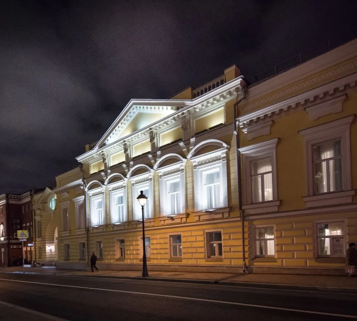 Афиша трансляции Закулисье спектакля "Тайна вырванных страниц"
