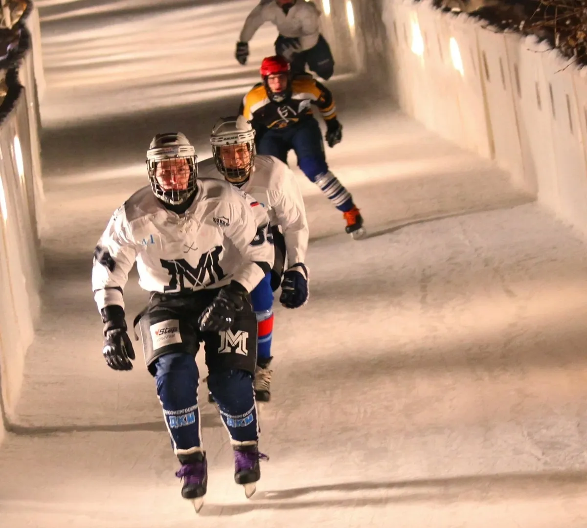 Афиша трансляции Соревнования по скоростному спуску на коньках