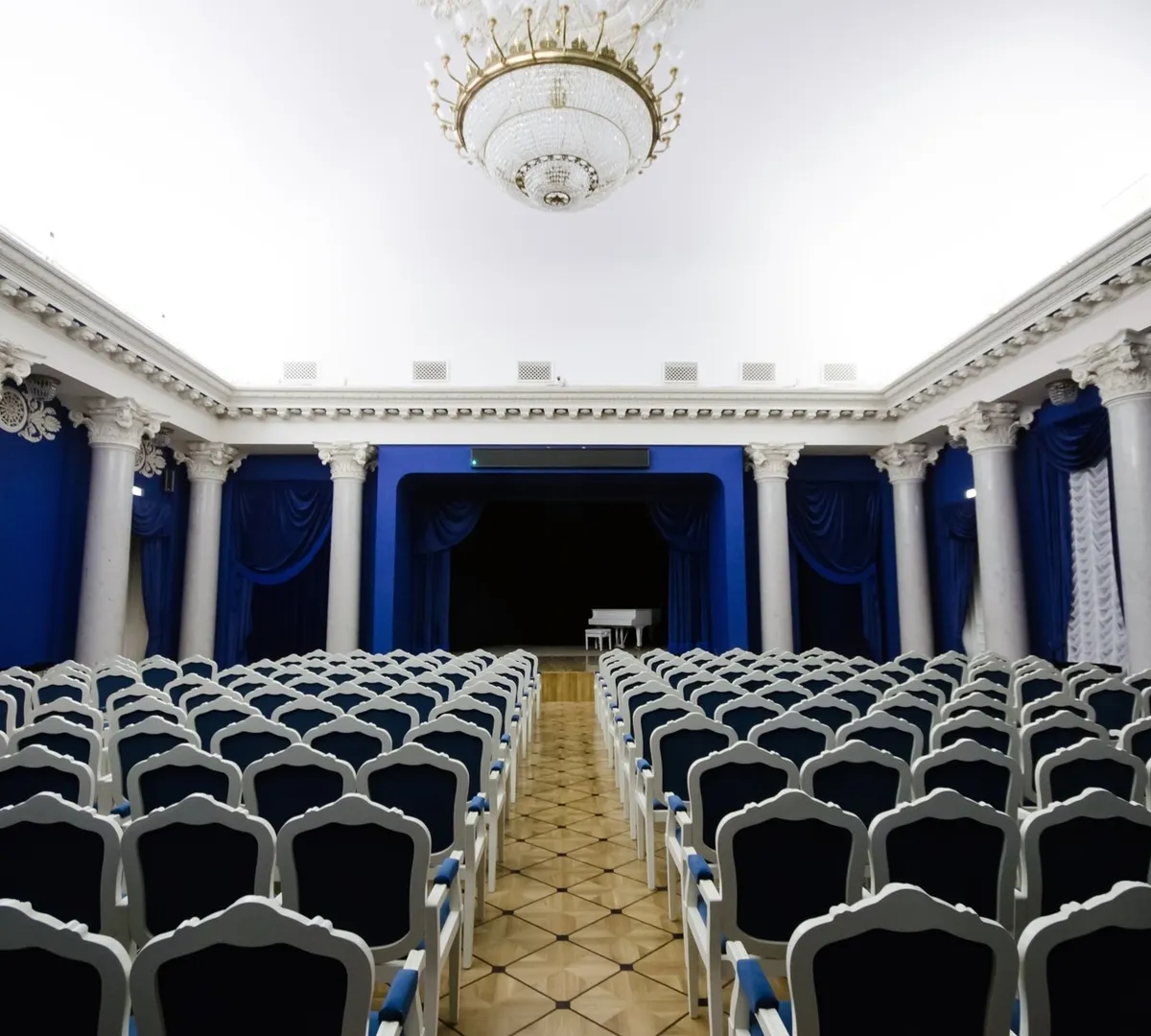 Афиша трансляции Экскурсия по театру "Геликон-опера"