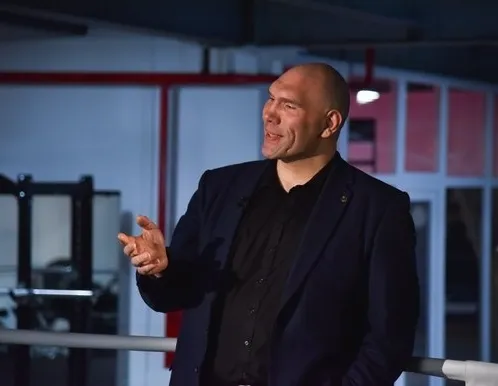 Афиша трансляции Николай Валуев прочитает детям сказки