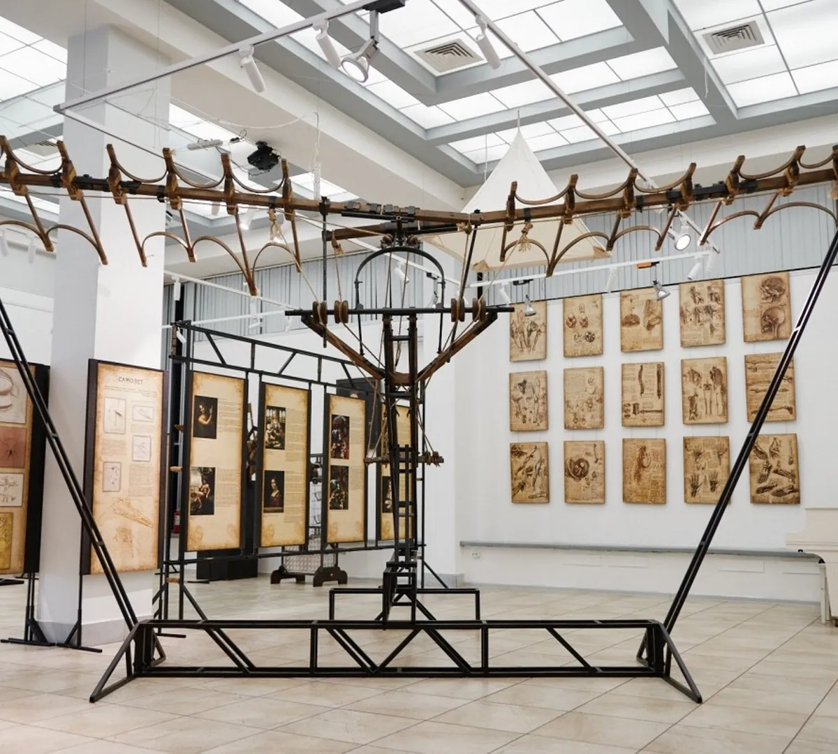 Афиша трансляции Экскурсия по выставке "Механический театр Леонардо да Винчи"